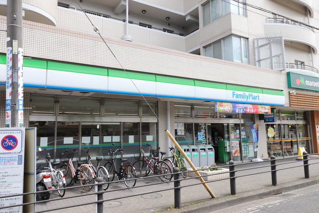 コンビニ　ファミリーマート唐木田駅前店（コンビニ）まで336m