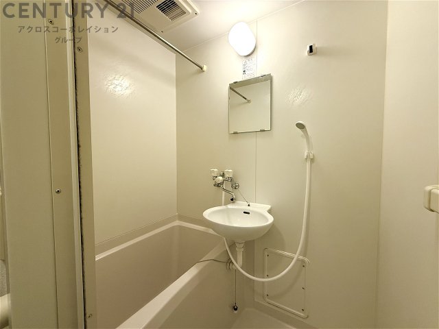 バス・シャワールーム　浴室乾燥機付き☆