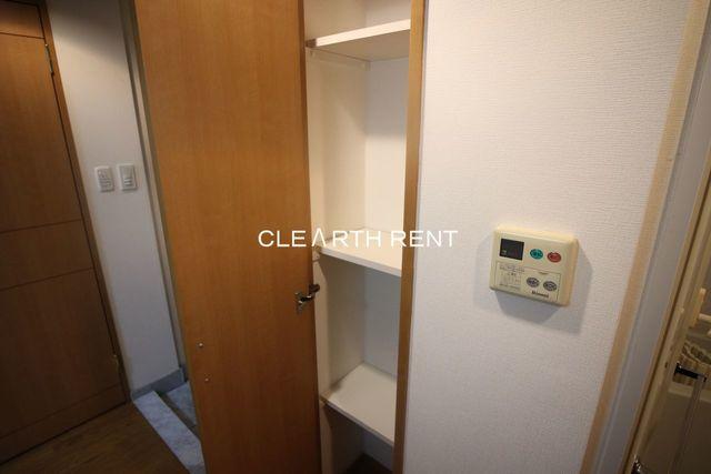 収納　ストック類などをすっきり収納できます。