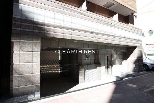 エントランス　重厚感あるエントランス。