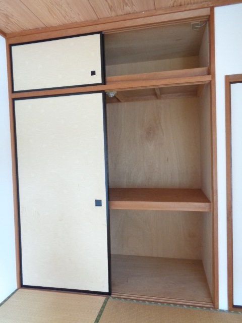 収納　天井まで高さのある収納☆
