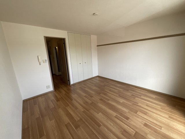 居室・リビング　8帖の洋室です