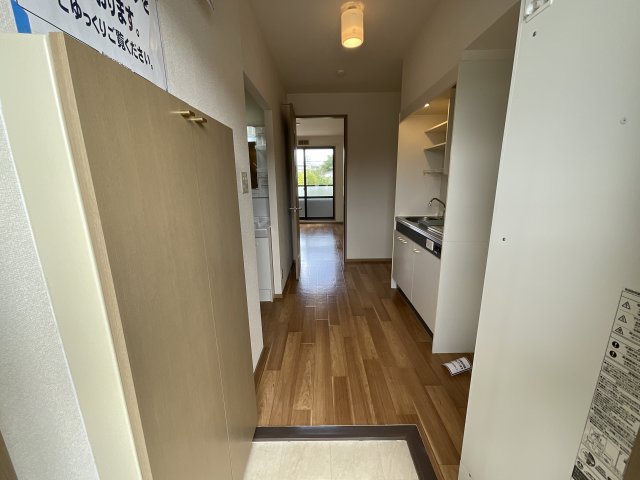 その他部屋・スペース　玄関から見た内装です