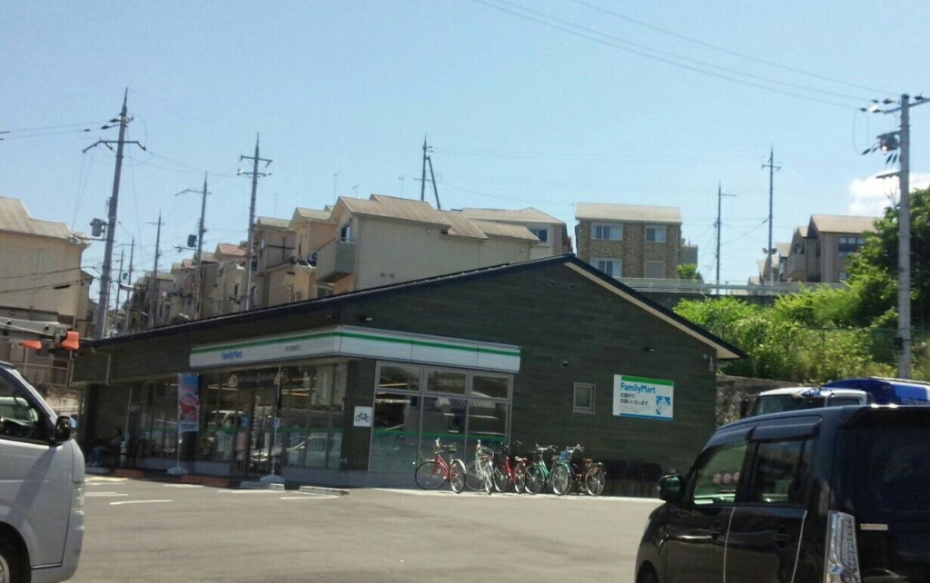 コンビニ　ファミリーマート 伏見日野西風呂店（コンビニ）まで300m