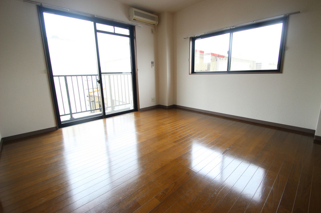 居室・リビング　広々とした洋室です！