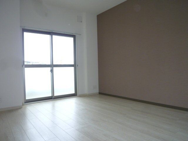 居室・リビング　南向きの日差し良好なリビングです。