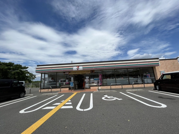 コンビニ　セブンイレブン（コンビニ）まで850m