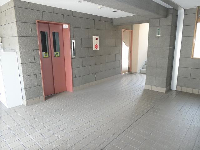 ロビー　エレベーター