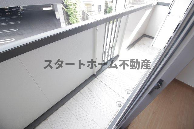 バルコニー　バルコニーからの眺めを楽しみながら食事をしませんか