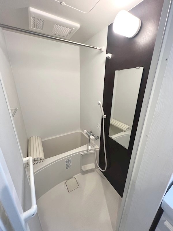 バス・シャワールーム　雨の日でも安心の浴室乾燥機付きです♪