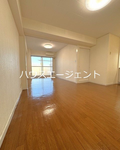 居室・リビング　広い。解放感あるリビングです。