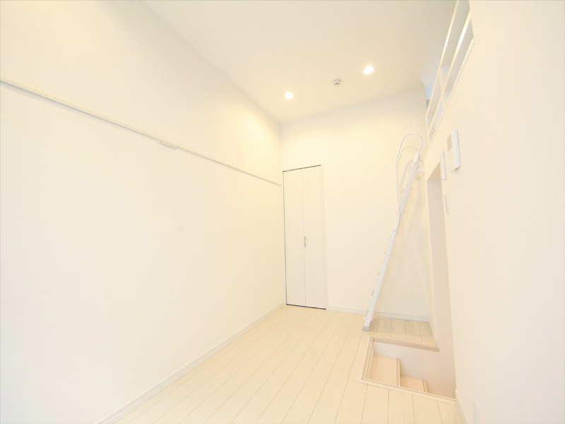 居室・リビング　洋室5.45帖　ロフト4.95帖（収納でも部屋でも使えます）