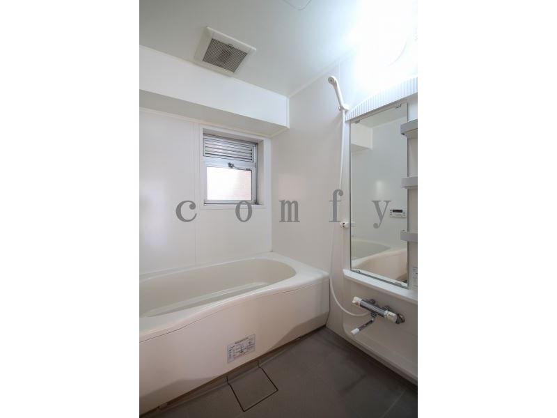 バス・シャワールーム　追炊き機能付きバスルーム