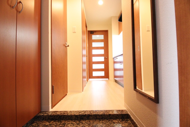 玄関　※別室の参考写真の為、現況優先です。