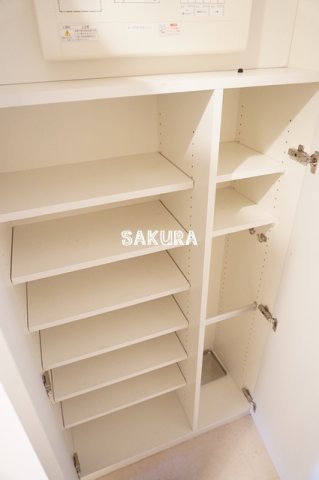 玄関　収納豊富なシューズボックスです♪