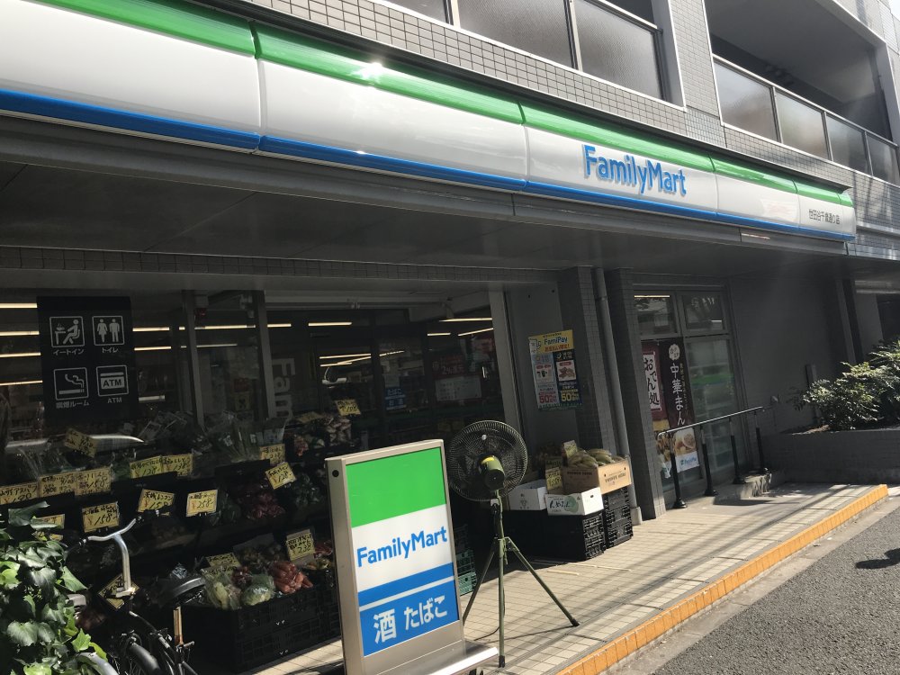コンビニ　ファミリーマート 世田谷千歳通り店（コンビニ）まで240m
