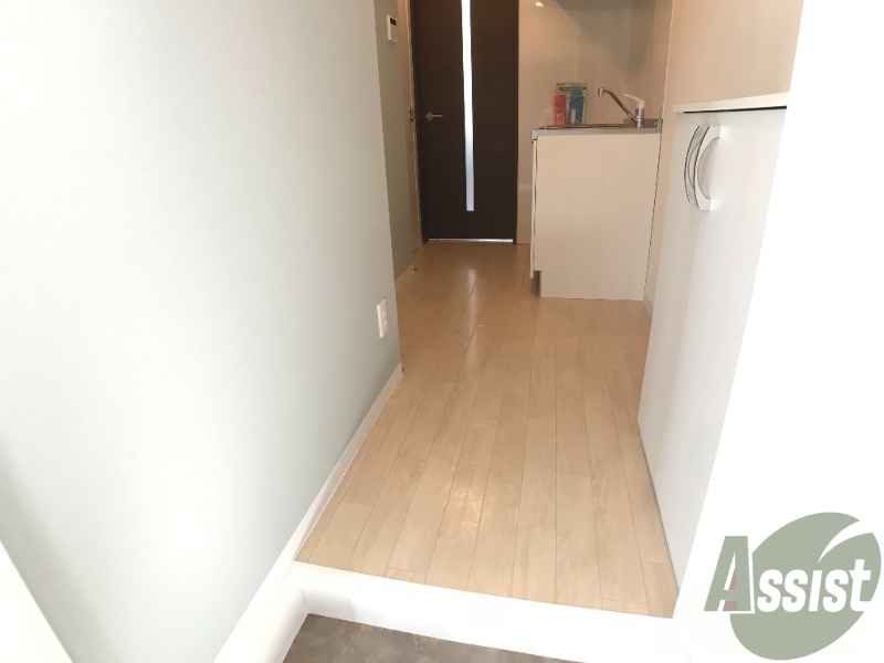 玄関　玄関から撮影しました。敷居が高くなくて安心ですね。