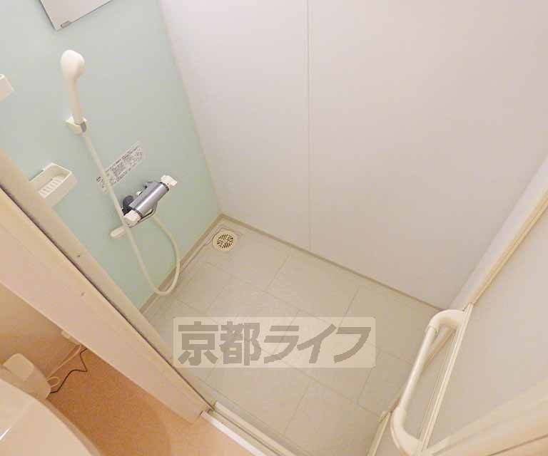 バス・シャワールーム　広々とした浴室です。