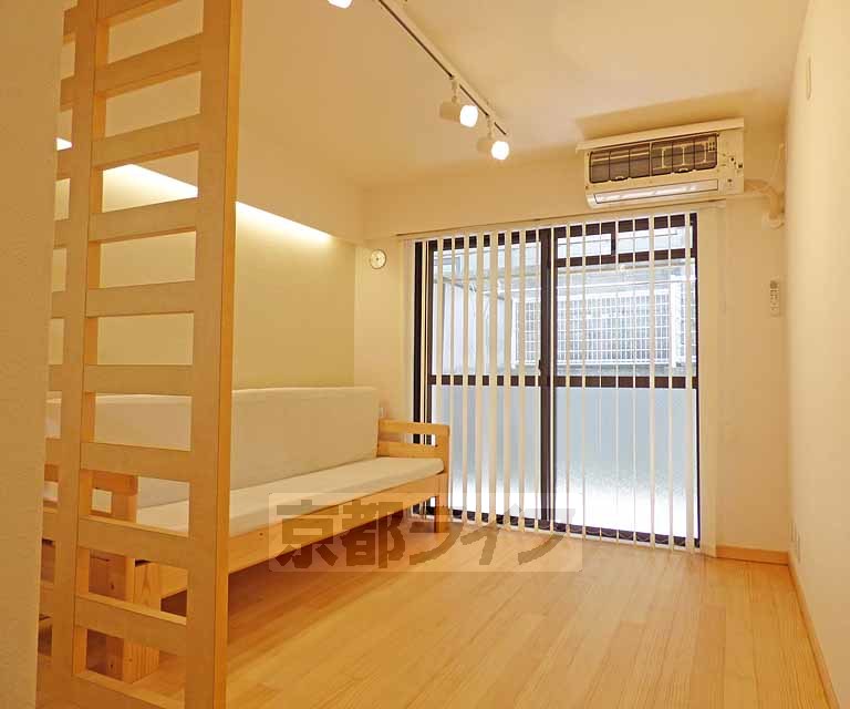 居室・リビング　広々とした室内です。