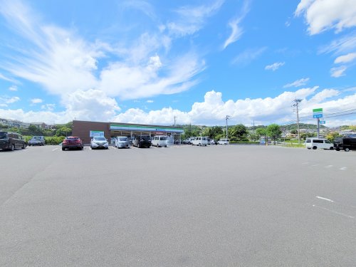 コンビニ　ファミリーマート 生駒上町店（コンビニ）まで723m