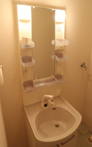 洗面設備　独立洗面台付きです。