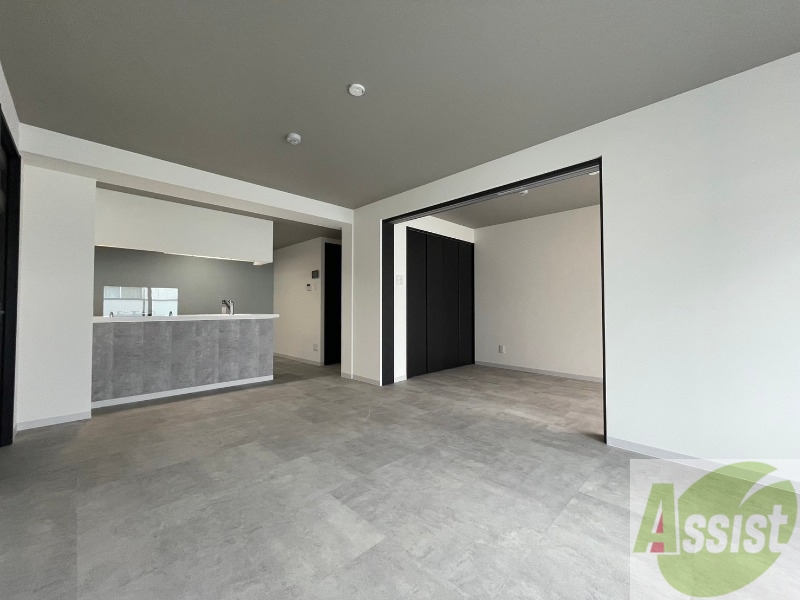 居室・リビング　広くてキレイなお部屋が広がっていて、充実した生活が送れそう。