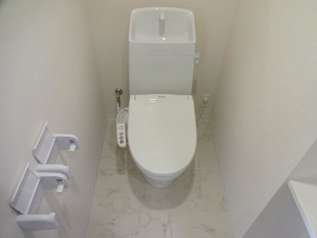 トイレ　トイレには快適な温水洗浄便座付