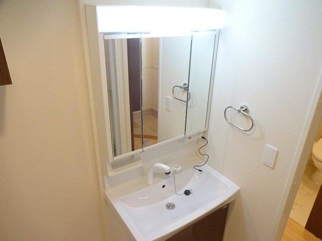 洗面設備　忙しい朝にうれしい独立洗面化粧台