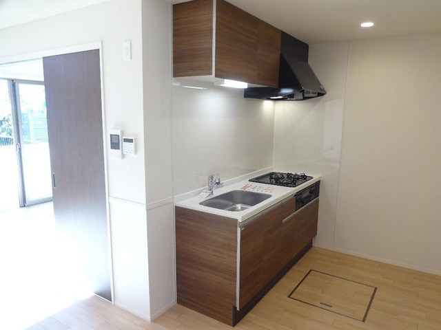 キッチン　グリル付き３口ガスコンロのシステムキッチン