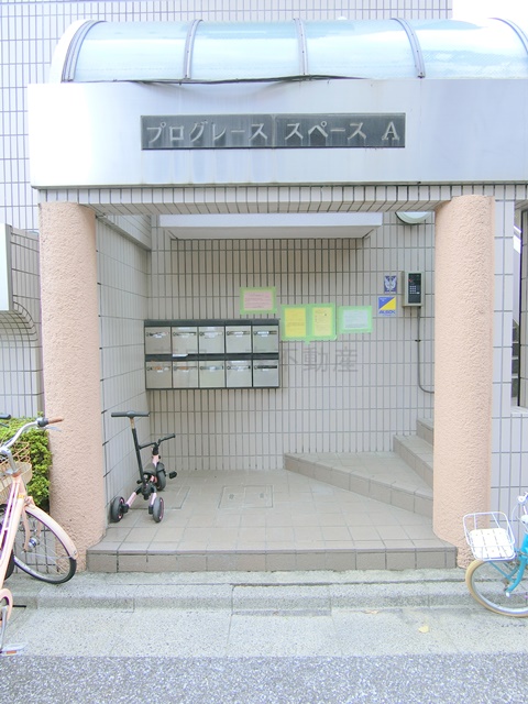 エントランス　オートロック付きエントランス