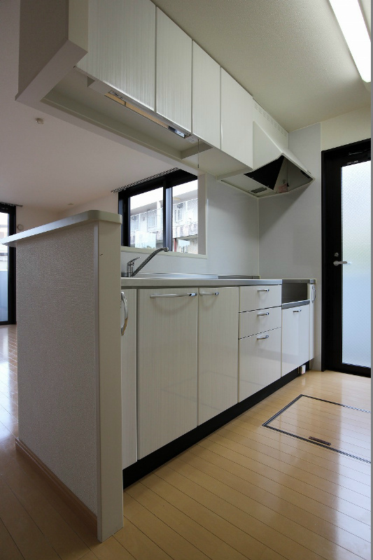 キッチン　実際の写真を準備中の為、同物件別部屋のお写真です。