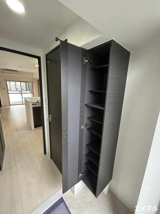 玄関　※写真は同型タイプ、現況優先。