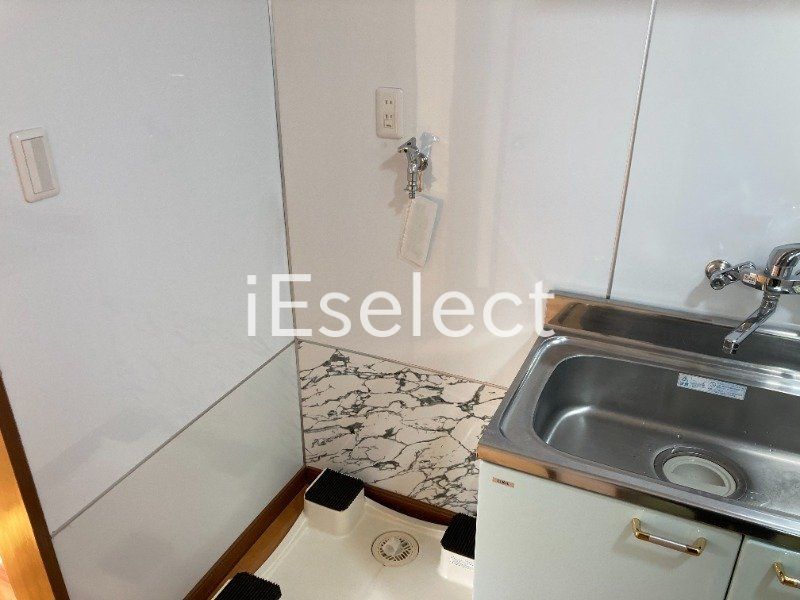 その他　室内洗濯機置場。