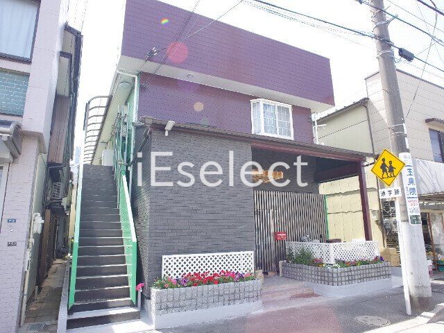 建物外観　お買い物にも出やすい立地♪