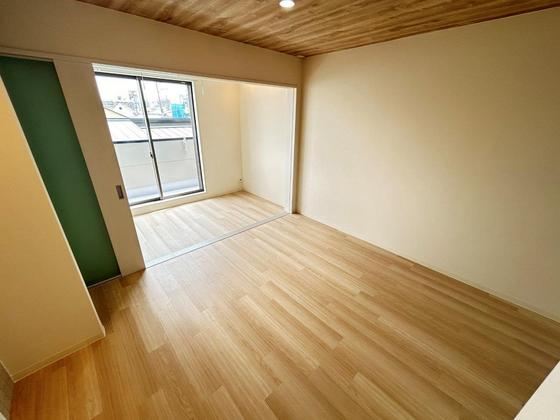 居室・リビング　※別号室の写真です