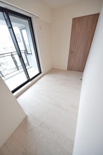 その他設備　★大きな窓があるあるい洋室です★