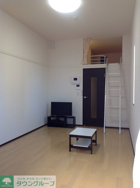 居室・リビング　ロフト付き　32型TV　無線LAN対応