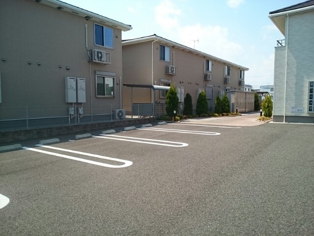 駐車場　駐車場に車を止められます