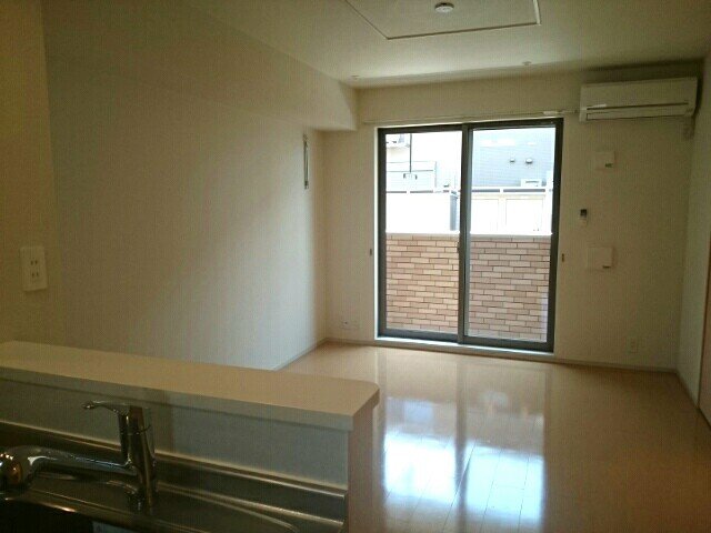 居室・リビング　こちらの居間で趣味の時間をお楽しみください