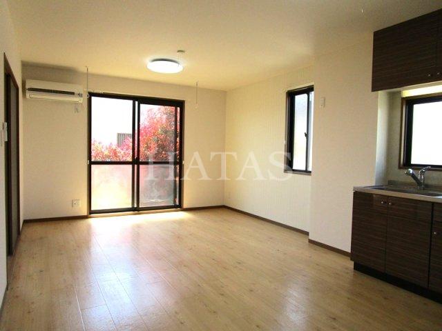 居室・リビング　同物件別部屋です。