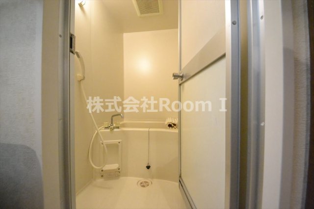 バス・シャワールーム　落ち着いた空間のお風呂です