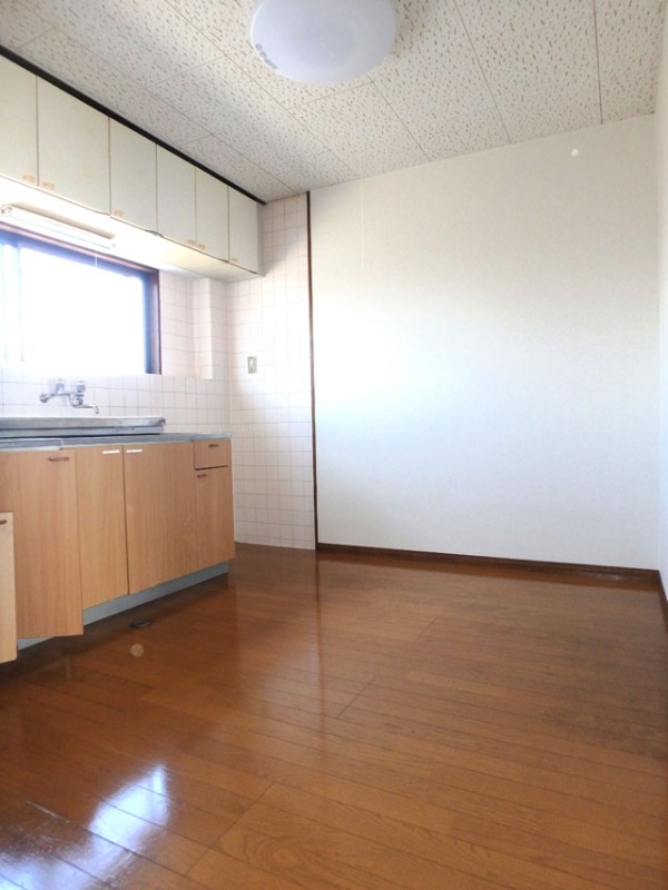 居室・リビング　５帖のダイニングキッチン