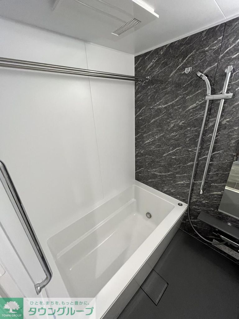 バス・シャワールーム　※同じ間取りの別のお部屋の写真です