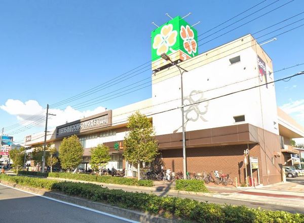 スーパー　ライフセントラルスクエア高殿店（スーパー）まで580m