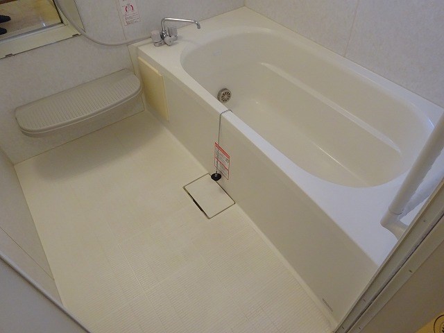 バス・シャワールーム　足を延ばせる大きな一坪風呂です