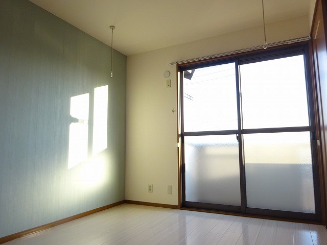 その他部屋・スペース　青のアクセントクロスが爽やかです