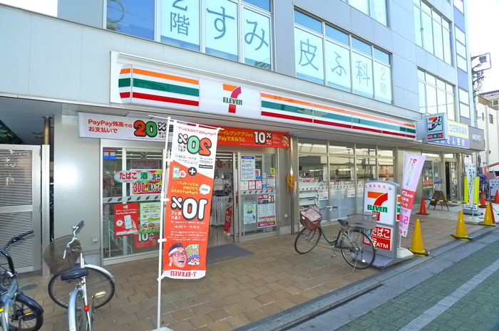 コンビニ　セブンイレブン（コンビニ）まで161m