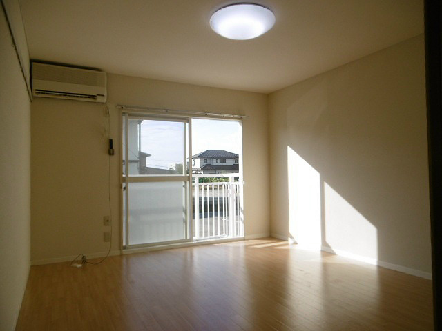 居室・リビング　写真は102号室です