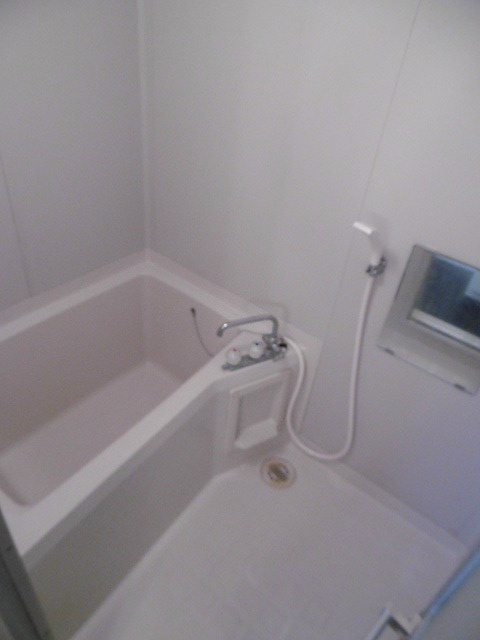 バス・シャワールーム　写真は102号室です