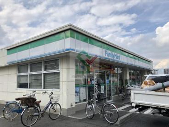コンビニ　ファミリーマート　立教大学新座店（コンビニ）まで141m